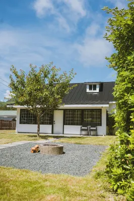 Pointless Break - Renfrew Getaway House W/ Sauna - 7320 Pacheena Rd
