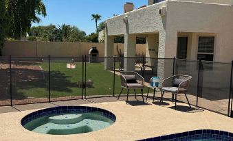 Red Mountain Retreat 5 BDR w/ Heated Pool!