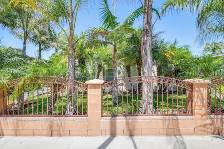 5 Mi to Coast: Centrally Located Long Beach Home!