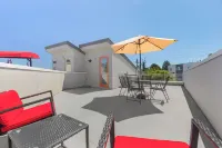 Golden Gardens Getaway-Walk to Beach & Waterfront Hotels in Ballard