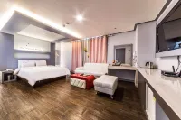 Uiwang Luxury Hotels near Baegun Lake