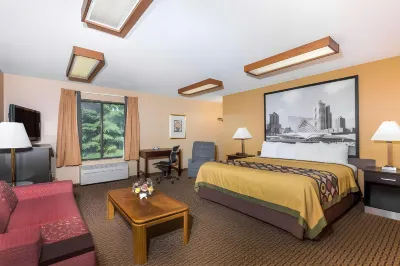 Super 8 by Wyndham Sun Prairie/Madison E Hotels in 