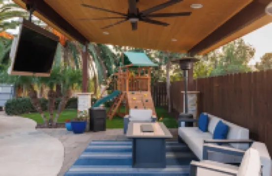 Stunning Private Resort with a Pool and Hot Tub