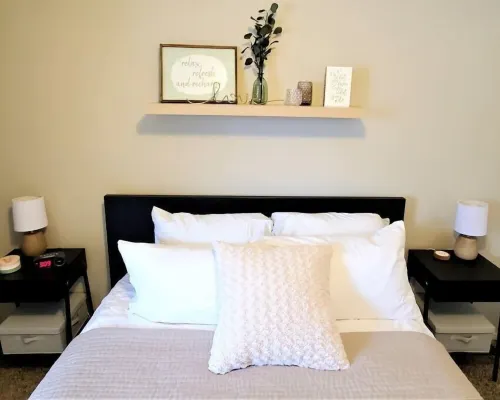Cozy One Bedroom, Washer Dryer, Central Location,  Fireplace, Monthly Discounts