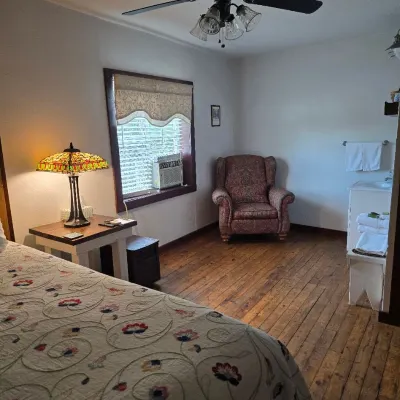 Hootie Creek Guest House