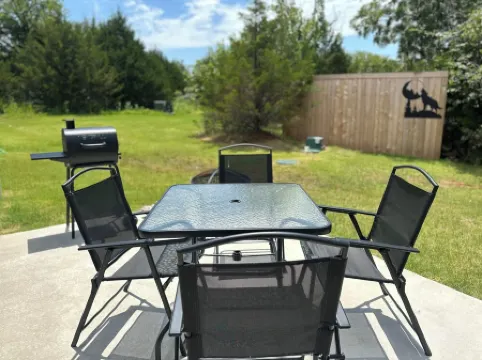 New Yote Cabin with Pool Table & Fireplace, 18 Minutes South of Norman