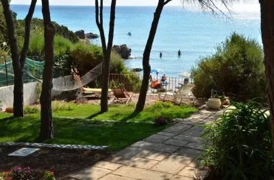 House and garden on the sea. Hotel dekat Bidderosa Pond