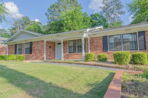 Relaxing 3BR Getaway with Pool and games
