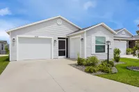 Spacious Living and Close to Golf Courses - Charming Sunny Villa