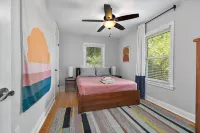 Convenient Location Near Vintage Shops and Cafes - Charming Escape