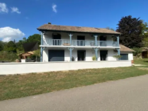 L'Eau Posée - Standing gîte facing the Yonne river