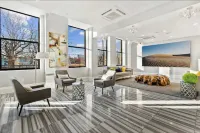 Rooftop Pool, Gym and Concierge Service - Elegant Oasis