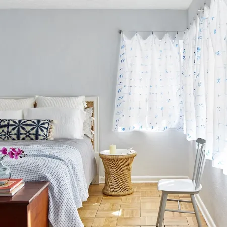 Stylish, and Relaxing in a Charming Neighbourhood with a Secluded Local Beach.