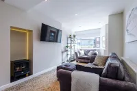 Newly renovated 3 bed house, Perfect for contractors, or family stays Hotels in Birkenhead