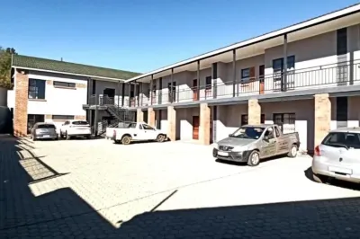 Qiloane Court: 2 Bed Apartment Hotels in 