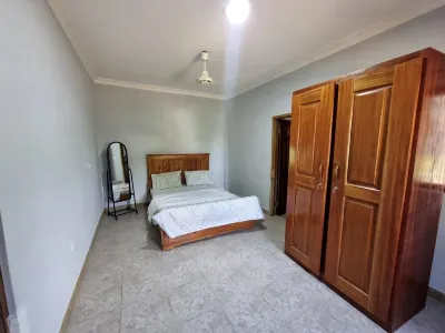 Cozy 2 bedroom apartment in the beautiful Aburi Mountains.  호텔