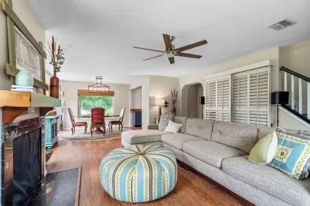 Charming home w/Backyard Oasis Near Denton Square