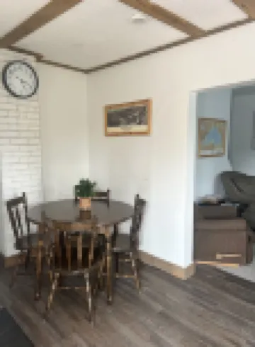 The Sunny Side! Convenient and Sleeps 6!