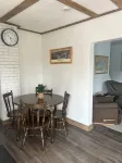 The Sunny Side! Convenient and Sleeps 6!