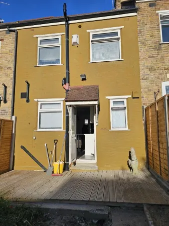 Cosy Bright Luxury Modern 3 Bedroom House near Chatham Station Отели рядом с достопримечательностью «The Dockyard Railway»