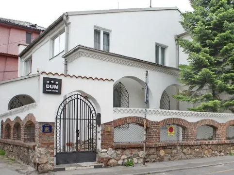 การ์นิ โฮเทล ดุม