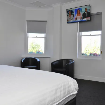 Queens Head Hotel