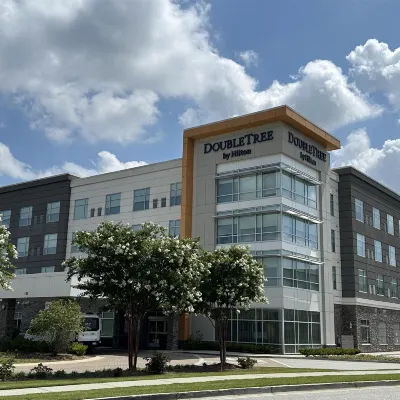 DoubleTree by Hilton Greenville Woodruff Road Hotels near Roper Mountain Science Center