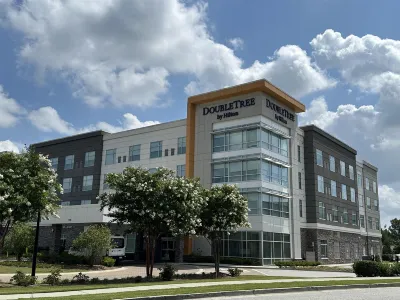 DoubleTree by Hilton Greenville Woodruff Road Hotels near Publix Super Market at Mauldin Square