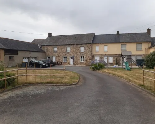 Gîte L'étape conviviale sleeps up to 12 people 20mn from Dinan Hôtels à : Guitté