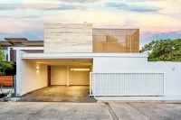 Minimal Pool Villa in Quiet Area Hotel a San Phak Wan