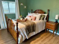 Charming 3-bedroom Georgetown house close to Square. Long term stays welcomed.