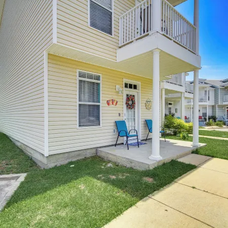 Walk to Beach: Gulfport Retreat w/ Patio