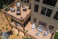 Grand Chalet w/ Hot Tub - Near Wintergreen Resort - 3-Star