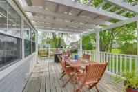 Rockland Home w/ Deck 5 Mins to Historic Downtown! - 3-Star