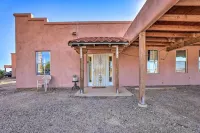 Cozy & Relaxing Eloy Apartment w/ Pool Access - Holiday Apartments