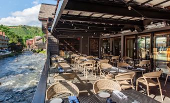 Historic Rocky Waters Inn, A Small Luxury Hotel