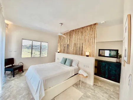 Villa Ana, 4 bdr, infinity pool with endless mountain & ocean views