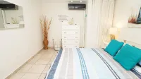 Beautiful Quiet and Luxurious Apartment Overviewing the Renaissance Marina! - พร้อมระเบียง