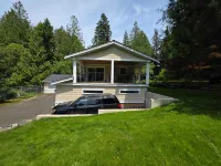 Come play at LeLacShac, a relaxing fun themed home a minute from Sproat Lake Hôtels à proximité de : Fossli Provincial Park