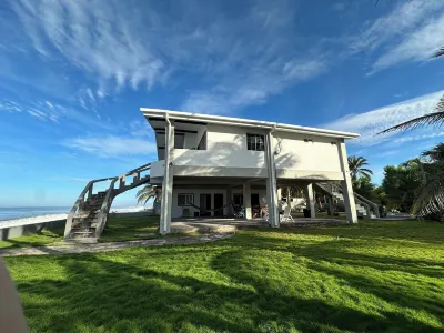 breath taken ocean views,  just 25 minutes away  from the airport. Hotels in 