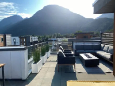 Stylish 3 bedroom townhome with rooftop patio Hotels in Squamish