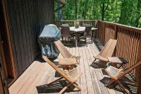 All-Season Mountain Retreat with Resort Access