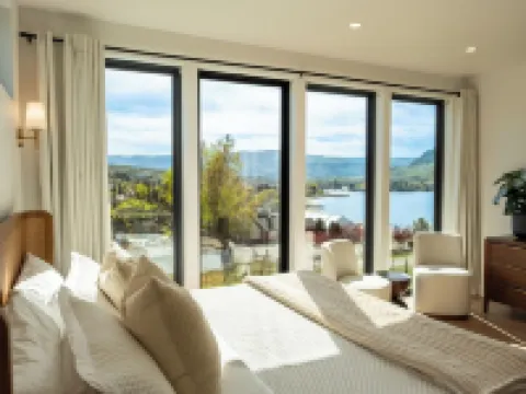 Ultra Luxury Chelan Lake House w/ Sauna, Steam Room, Cold Plunge, and Hot Tub Hotels in Chelan