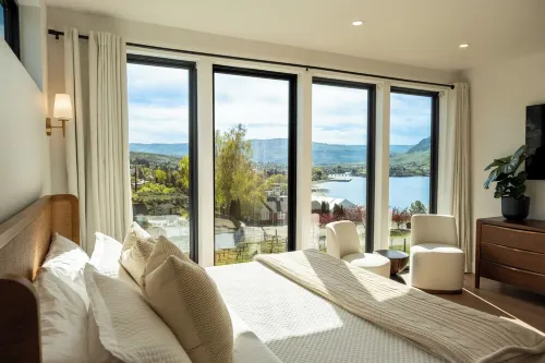 Ultra Luxury Chelan Lake House w/ Sauna, Steam Room, Cold Plunge, and Hot Tub