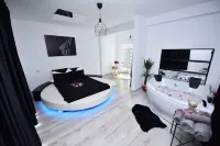 Lux: Jacuzzi Pat Rotund Semineu Oglinda pe Tavan Отели в г. 