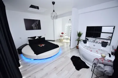 Lux: Jacuzzi Pat Rotund Semineu Oglinda pe Tavan Hotels in 