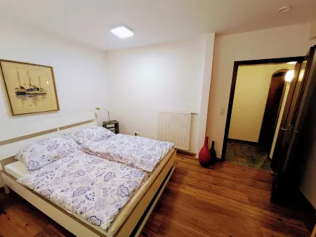 Spacious apartment with direct garden access, close to nature. Отели рядом с достопримечательностью «Университет Байреута»