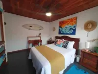 2 bed/2 bath condo- walk to Playa Bejuco- 10am check-in Hotel di Esterillos Oeste