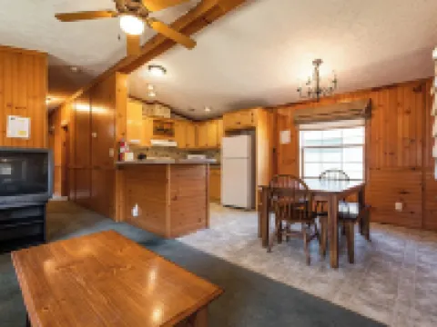 The Deer Cabin at the Riviera Resort in Neillsville, Wisconsin! デューハーストのホテル