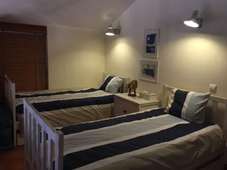 Vivenda Familiar com Jardim Privado em Condominio Fechado